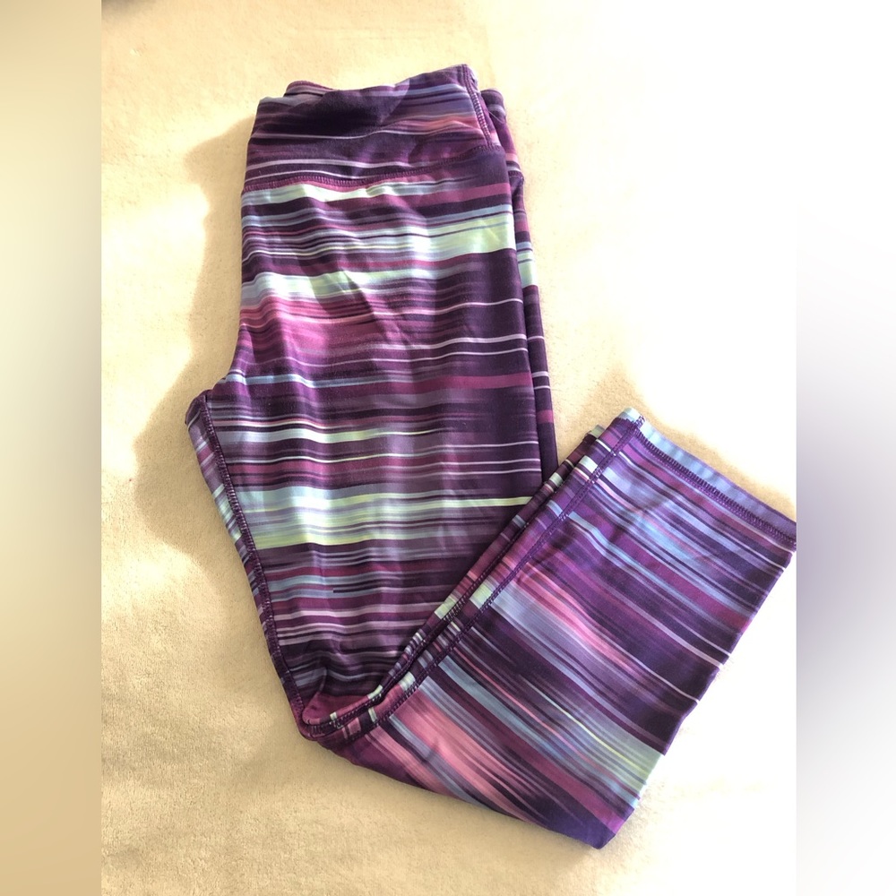 Kyodan Yoga Capri Pants/Leggings Size L. Purple/blue stripes.